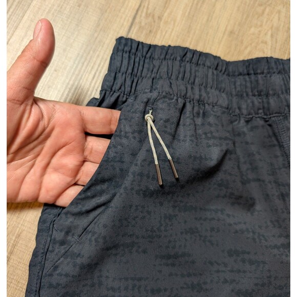 Vuori Size S Dash Shorts Black Camo Running High Rise Stretch Pockets Athleisure - Picture 3 of 9
